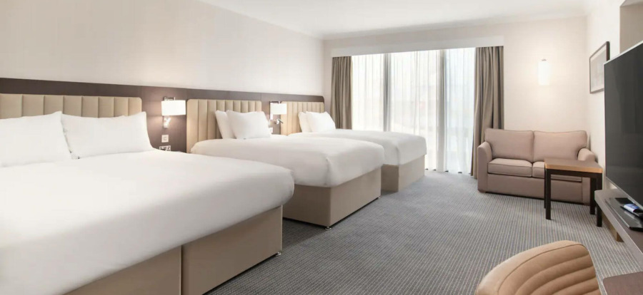 Hilton London Gatwick Airport Family Bedroom 11
